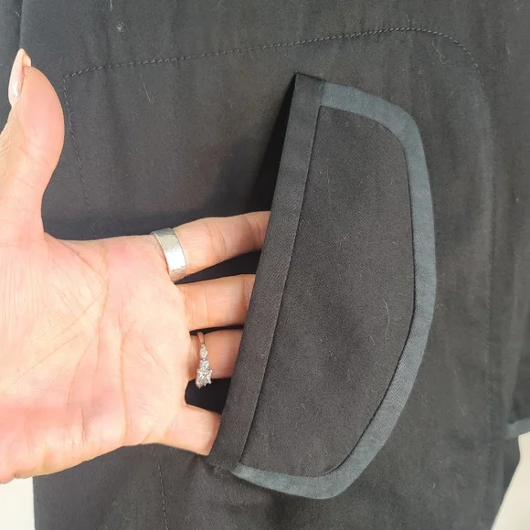 BCBGENERATION BLACK LIGHTWEIGHT PONCHO CAPE FRONT BUTTON SZ XS - Picture 6 of 16